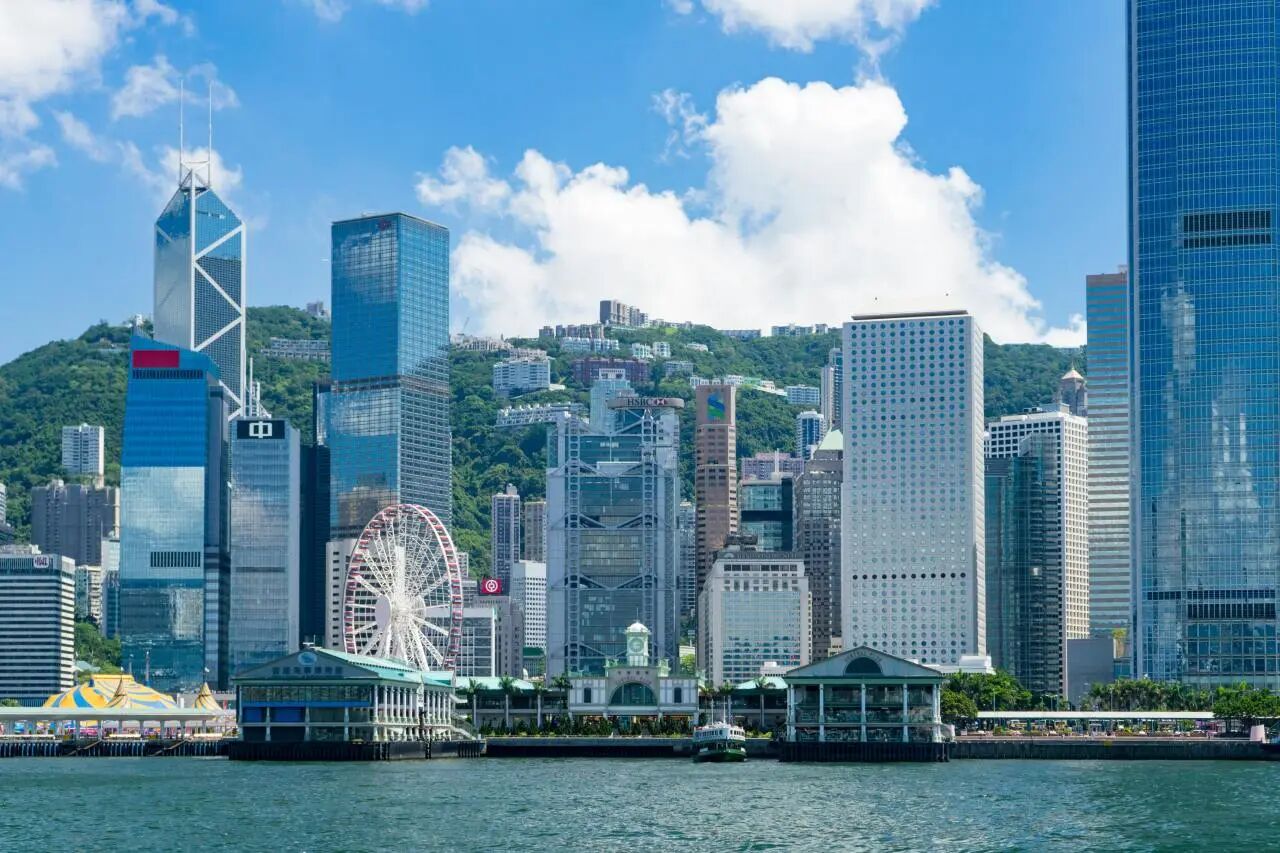 一个人注册香港公司的所需资料、维护规范与风险要点